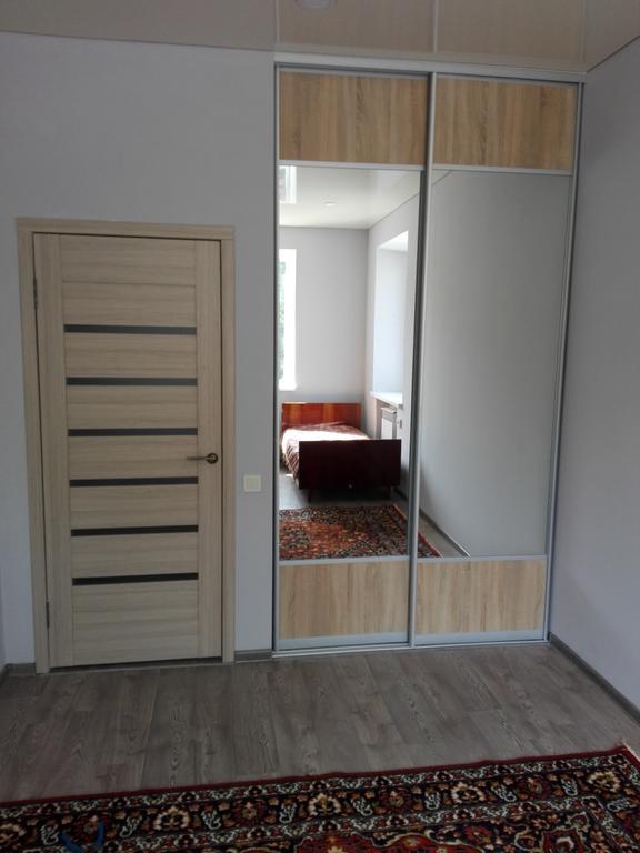 Apartment On Kryvorizhstal Street 35-24 Krivoy Rog Luaran gambar