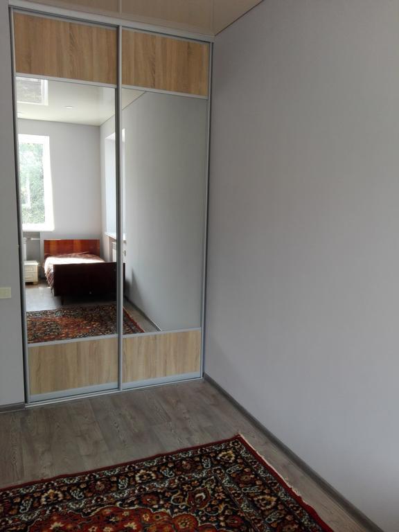 Apartment On Kryvorizhstal Street 35-24 Krivoy Rog Luaran gambar