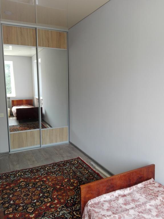 Apartment On Kryvorizhstal Street 35-24 Krivoy Rog Luaran gambar